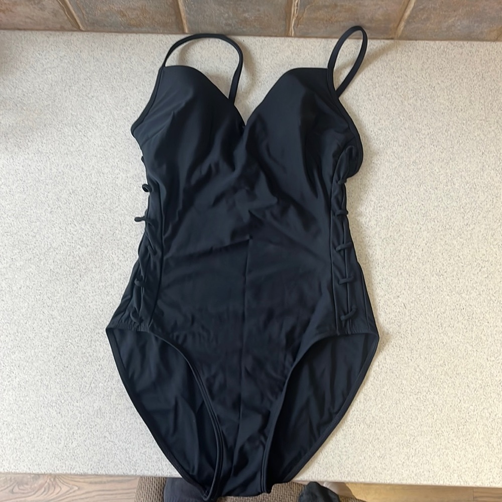 NWOT Super adorable black bathing suit